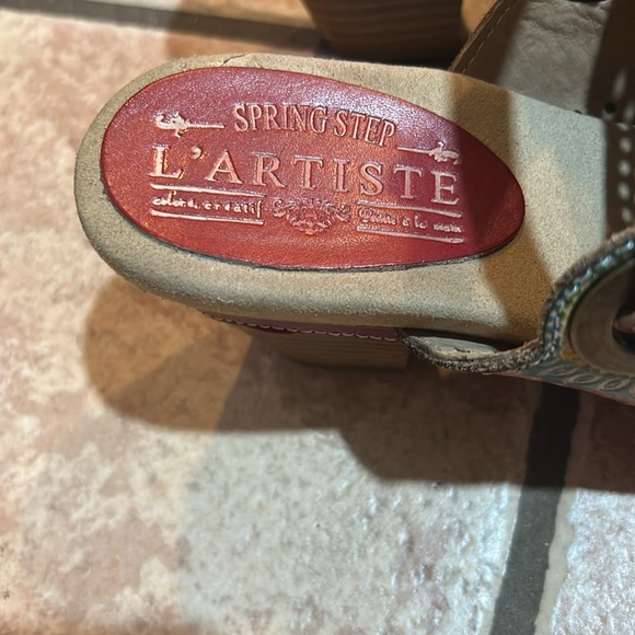 L'ARTISTE Red and Tan Mules with Perforated Design, Size 36, EUC - Picture 2 of 10